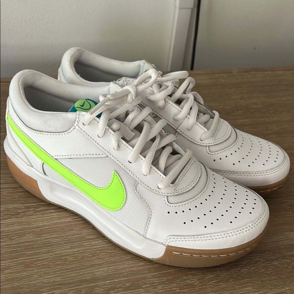 NEVER WORN - Nike Court Lite tennis/pickleball shoes - size 7.5